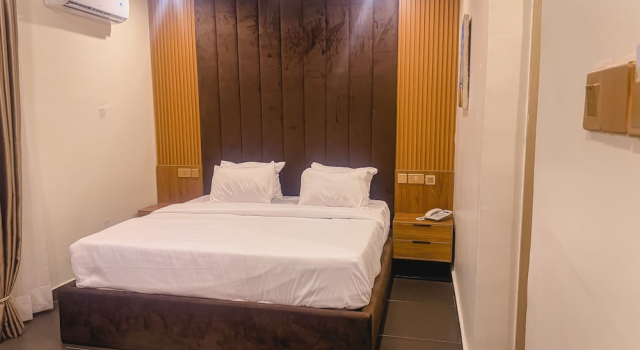 Номер Deluxe C & C Luxury Suites