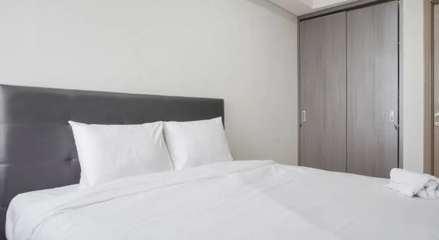 Comfortable and Minimalist 2BR at Gold Coast Apartment By Travelio, Забронировать Апартаменты/квартира Отели Джакарты с бассейном, рядом с Торговый центр PIK Avenue, Бассейн