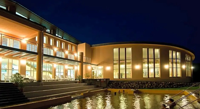 Termálhotel Martfű, Varaa Hotelli Hotellit Northern Great Plain uima-altaalla, Uima-allas