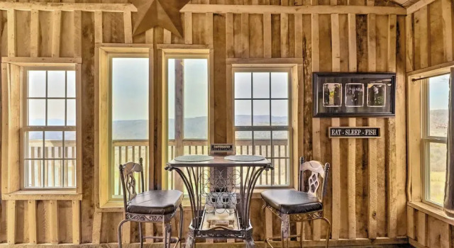 Peaceful Mountain Air Getaway w/ Fire Pit!, 예약 아파트 마운틴뷰 Ozarks