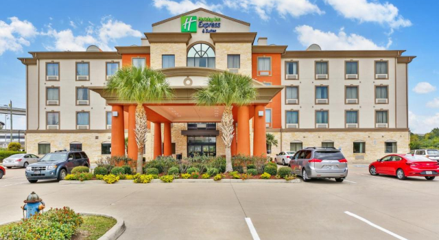 Holiday Inn Express & Suites Houston South near Pearland by IHG