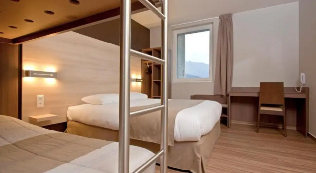 Четырёхместный семейный номер Standard Ekho Hotel Grenoble Nord Saint Egrève