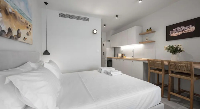 Апартаменты Superior Blue Whisper Luxury Living Suites