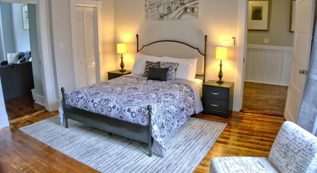 Renovated 2BR Savannah Home, Забронировать Отель Бизнес-отели Саванны, рядом с Музей африканского искусства в городе Саванна, 4* 5*
