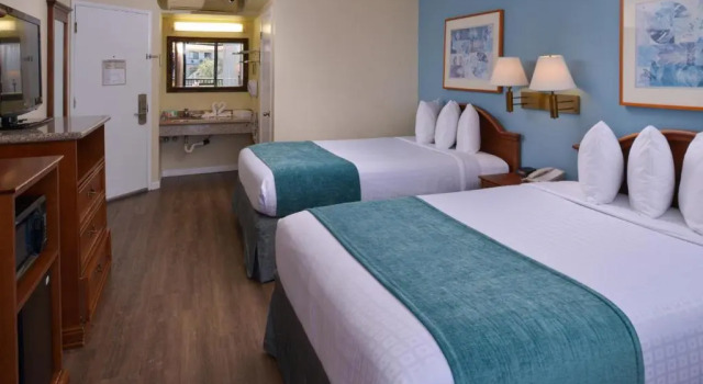 Четырёхместный номер Standard Edgewater Inn and Suites
