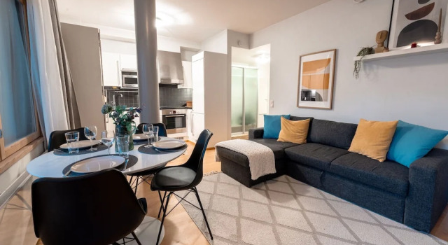 Апартаменты Deluxe 2ndhomes Stylish 1BR Apt w Sauna&Balcony