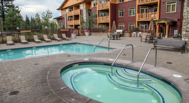 Номер Standard Sunstone 127 Modern Condo At Sunstone Lodge with Great Complex Amenities near Ski-In Ski-Out by RedAwning