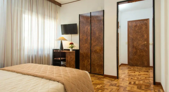 Трёхместный номер Economy Royal Hotel