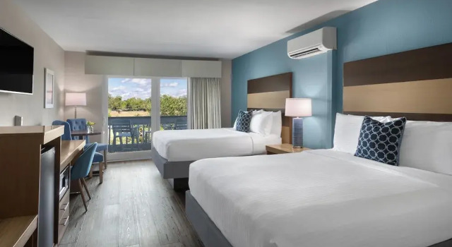 Четырёхместный номер Standard с балконом Shem Creek Inn