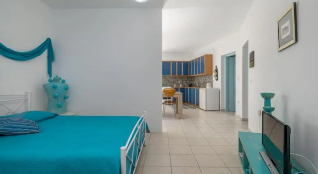 Stefania's Cycladic Apartments II, Prenota Appartamento Hotel a Milo con parcheggio, Parcheggio