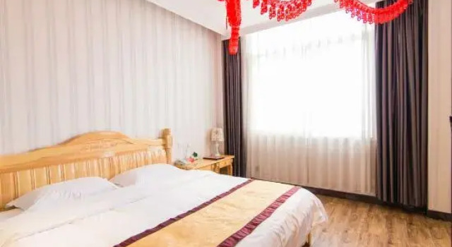 Люкс East Business Hotel