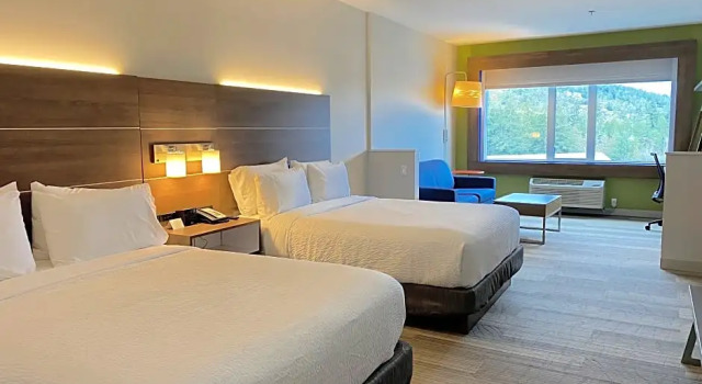 Четырёхместный люкс Holiday Inn Express & Suites Victoria-Colwood by IHG