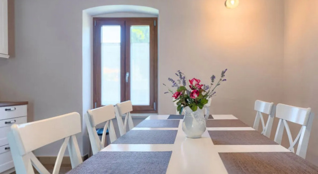 Juste & Roza, Забронировать Отель Отели Жминь 4 звезды, 4*