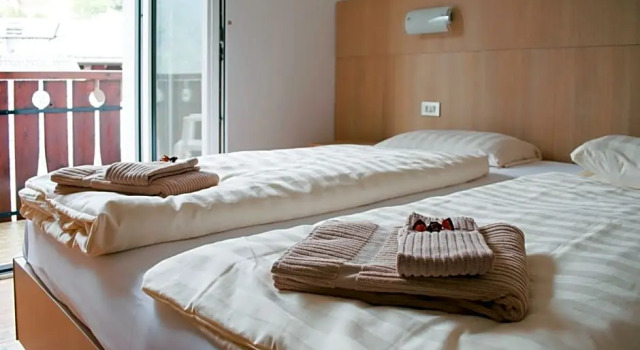 Hotel Lory - Molveno - Dolomiti, Забронировать Отель Отели и гостиницы Мольвено, рядом с Гондольный подъёмник Мольвено-Прадель (нижняя станция), Отель