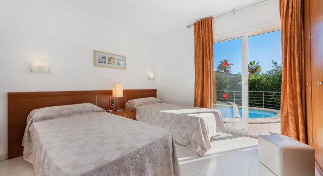 Vistafar - Private Pool & Only 50m to the Sea, Rezervați Hotel Alcudia Mallorca