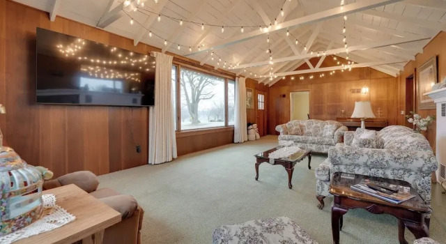 Коттедж Cozy Hillsdale Home ~ 1 Mi to Baw Beese Lake