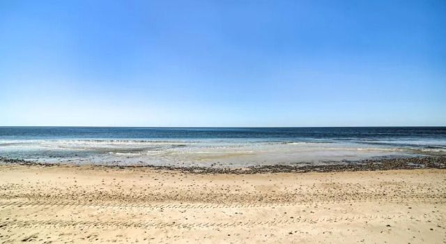 Коттедж с 2 комнатами Oak Island Home w/ Fenced Yard, Walk to Long Beach
