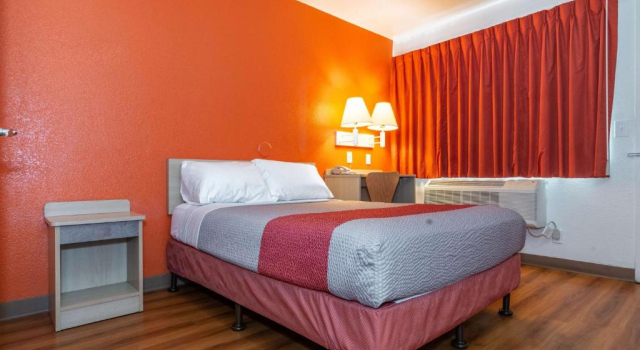 Двухместный номер Standard Motel 6-Palm Springs, CA - East - Palm Canyon