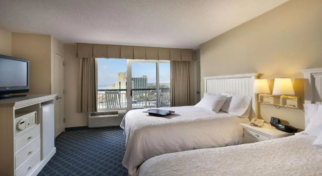 Четырёхместный номер Hampton Inn & Suites Myrtle Beach Oceanfront
