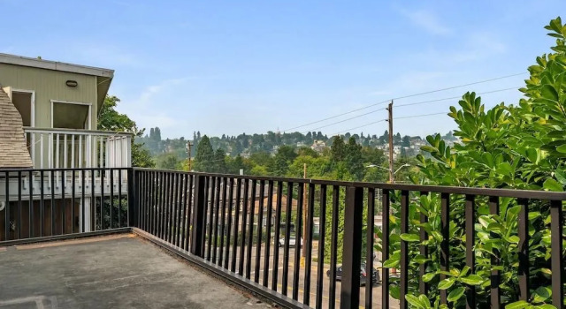 Seattle Vacation Home: The Hawks' Nest, Book Hotel Seattle Washington (state)