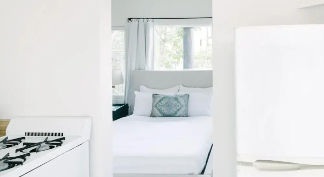 Frida by AvantStay | Sleeps 16! Prvt Estate w/ Tennis Ct & Mins to Beach!