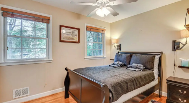 14 Mi to DC: Retreat w/ Patio & Sunroom!, Réserver Hôtel Colesville États-Unis