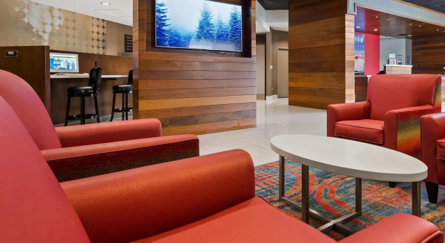 Best Western Plus Midway Hotel & Suites Brookfield, Varaa Hotelli Brookfield Wisconsin, lähellä Brookfield Square Mall