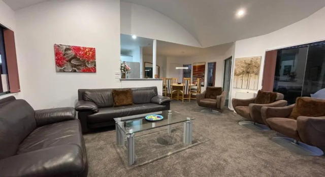 Luxury Home Next to Ocean and Walkway, Забронировать Отель Нью-Плимут Stratford Mountain Club, рядом с Puke Ariki