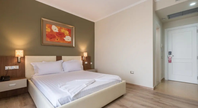 Трёхместный номер Standard с видом на сад KEIT Hotel