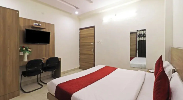 Номер Superior Hotel Aerostar Gold Near Yashobhoomi