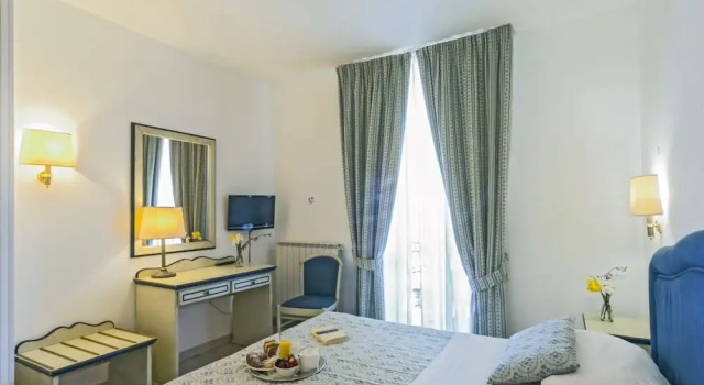 Двухместный номер Standard с балконом и с видом на озеро Hotel Kursaal - Umbria