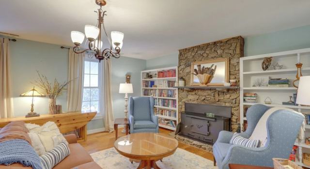 Коттедж с 3 комнатами с балконом Mtn Views & Epic Sunsets: Private Weaverville Home