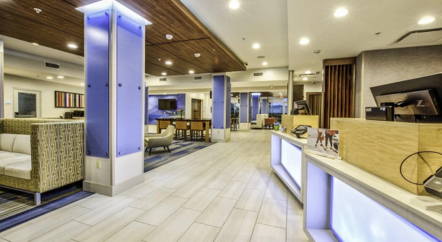 Holiday Inn Express & Suites Dallas NW - Farmers Branch by IHG, Забронировать Отель Фармерс-Бранч Dallas - Fort Worth Metropolitan Area