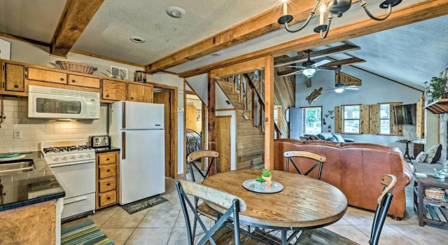 Ruidoso Cabin w/ Deck & Grill - Walk to Town!, Varaa Lomakoti Ruidoso New Mexico