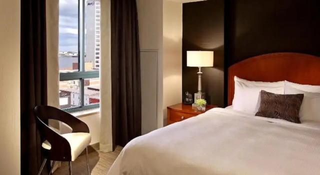 Полулюкс с видом на город Cambridge Suites Hotel Halifax