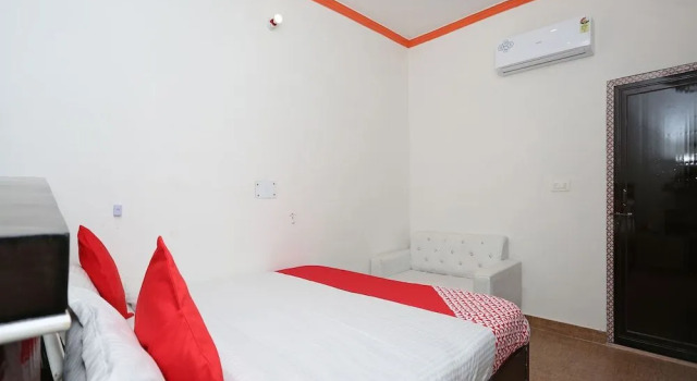 OYO 15492 Hotel Dolly