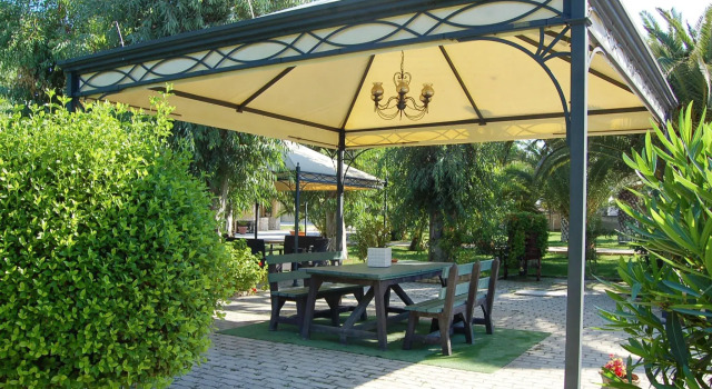 Scenic Holiday Home in Trinitapoli with Swimming Pool, Rezervasyon Otel Barletta Apulia