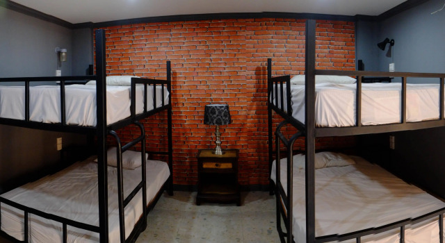 Baan Lansa Bed & Bar - Hostel