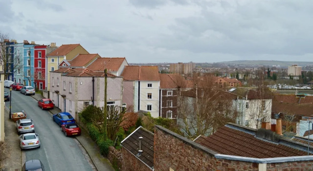 Bright 3 Bedroom Home Bristol, Забронировать Отель Бристоль Англия, рядом с Christ Church Clifton