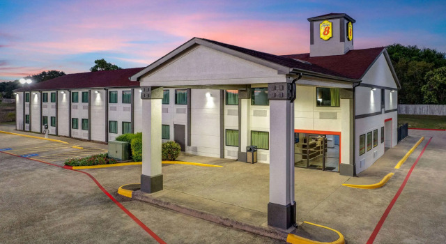 Super 8 by Wyndham Waxahachie TX