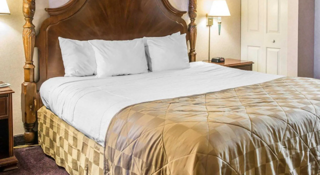 Люкс Clarion Hotel Mackinaw City Beachfront