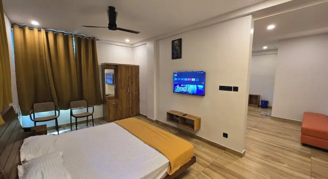 Люкс Executive с балконом и с видом на озеро Falls Regency