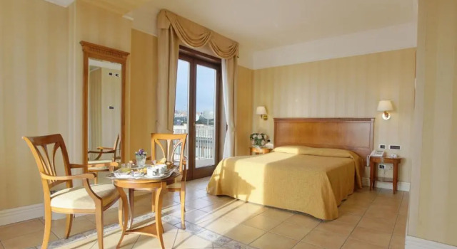 Трёхместный номер Standard Dioscuri Bay Palace
