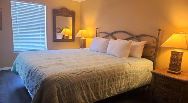 The Beach is Only Steps Away (F2) BEACHFRONT - Sleeps 8, Boek Hotel Gulf Shores 
