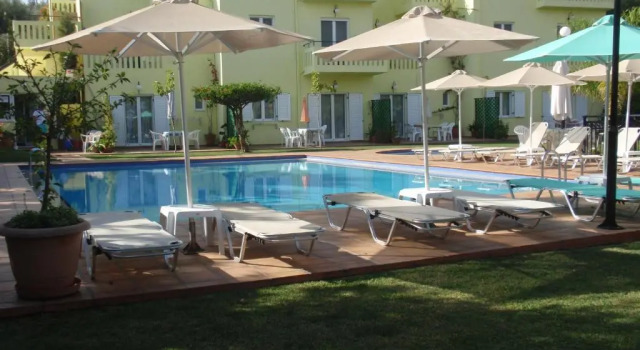 Апартаменты Kalithea Apartments - Heated Pool seasonal - Pool Towels - Pool Sun Lounger Matresses