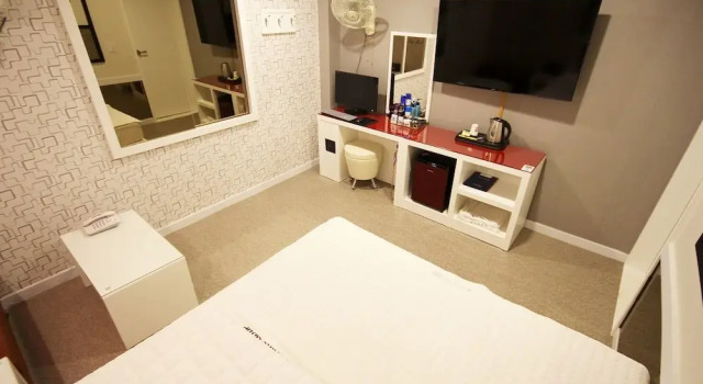 Sinjeong White Castle