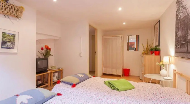 B&B with garden in Amsterdam, Забронировать Отель «постель и завтрак» Амстердам 