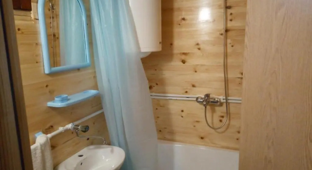 Biệt thự gỗ nhỏ có ban công và có view Kolibe Ćoric