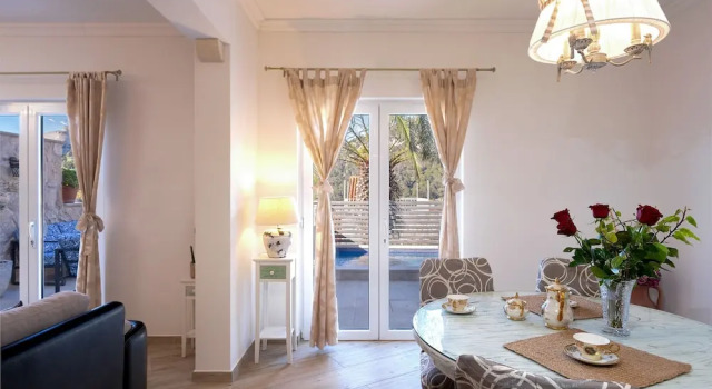 Villa Capitis in the Centre- Luxury Apartment with Swimming Pool, Забронировать Апартаменты/квартира Отели Хвара с парковкой, рядом с Church of the Holy Spirit Hvar, Парковка
