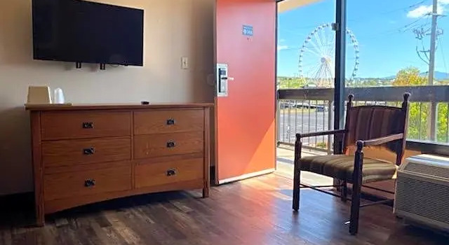 Люкс с 2 комнатами с красивым видом из окна Mountain Vista Inn & Suites